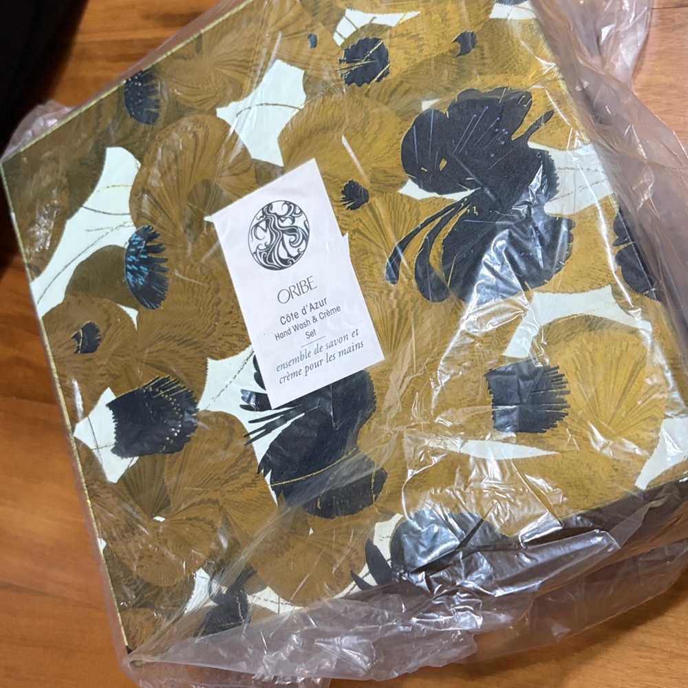Oribe Côte d’Azur Hand Wash and Hand Crème Gift Set – Black and Gold Floral Box